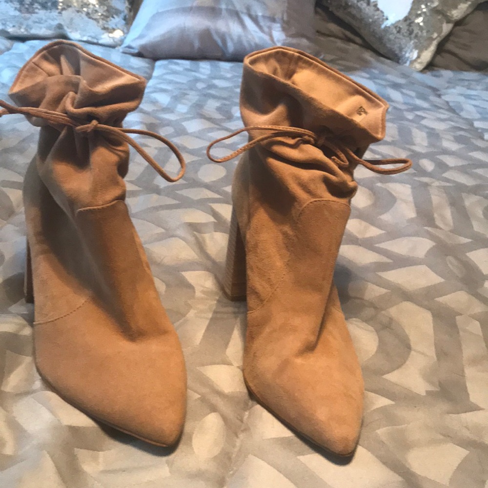 Tahari suede ankle boots size 10